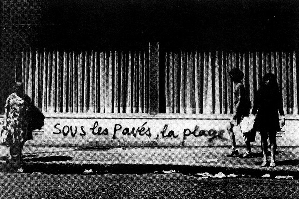 Fotografía de una pared con un graffiti