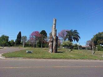 Plza y monumento en homenaje a Víctor Lima en Salto