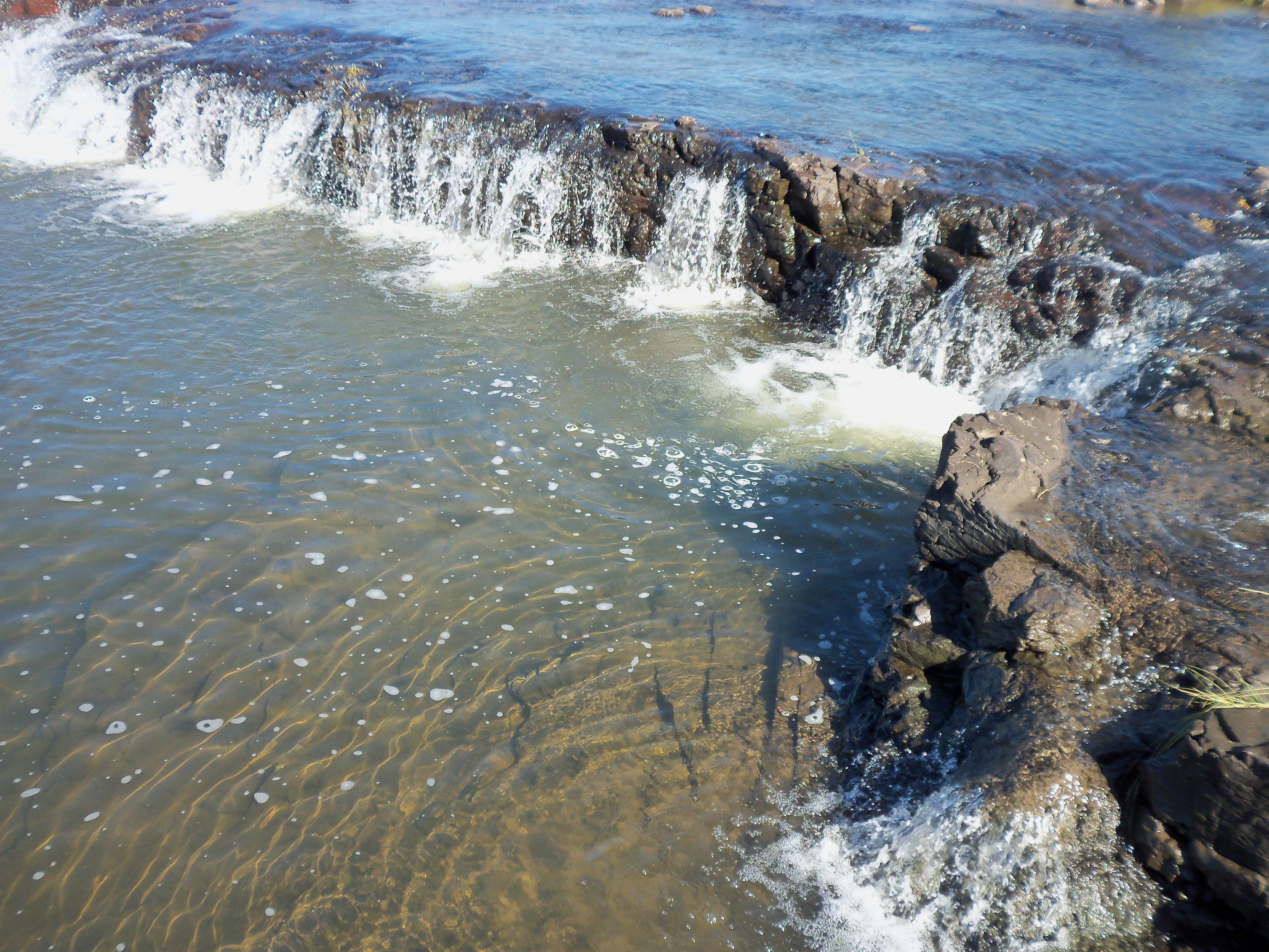 imagen Pequeño salto de agua, gajo de Zanja la Matutina, departamento de SALTO.