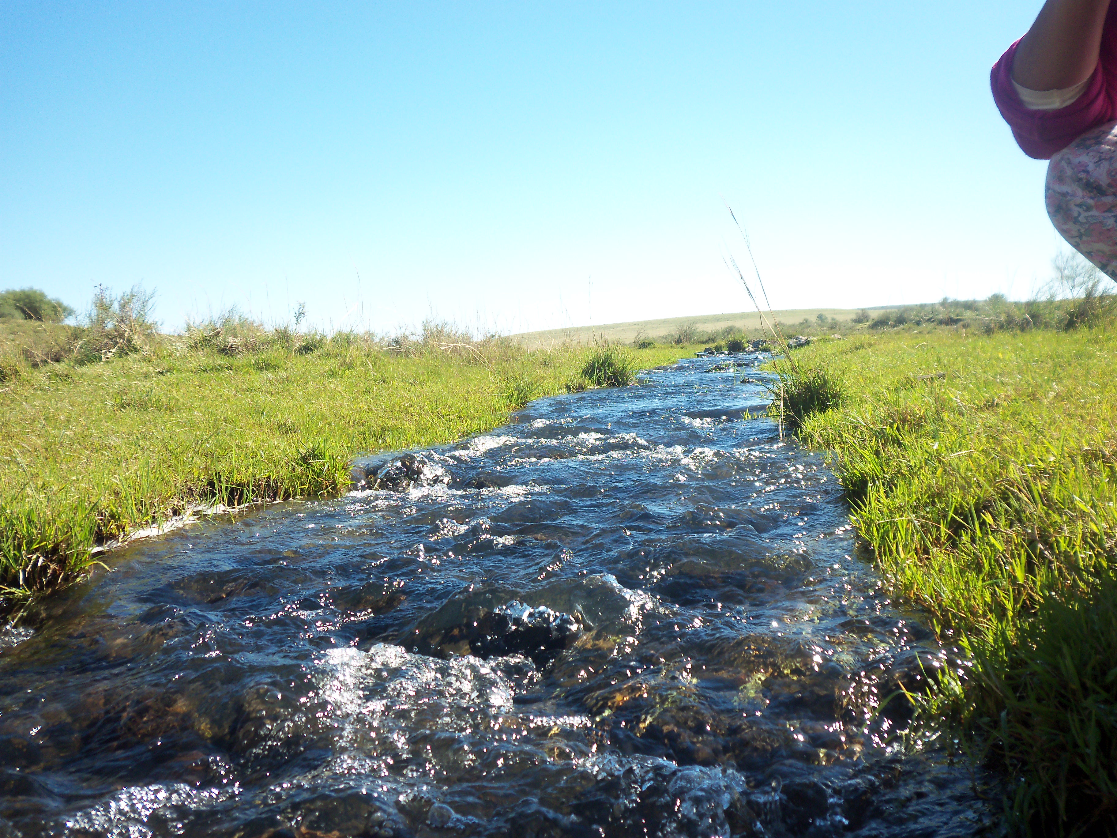 imagen Zanja corriendo, departamento de TACUAREMBÓ.