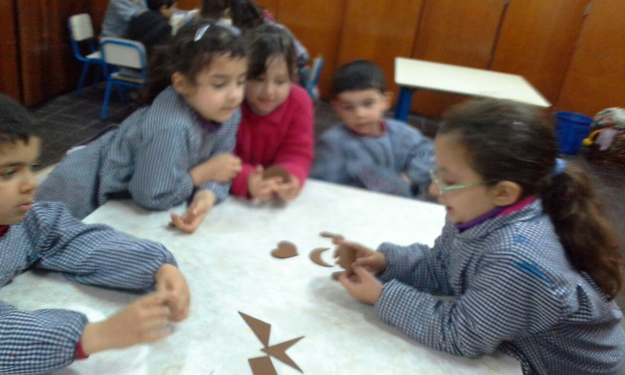 Fotografía de los niños en el curso de la actividad