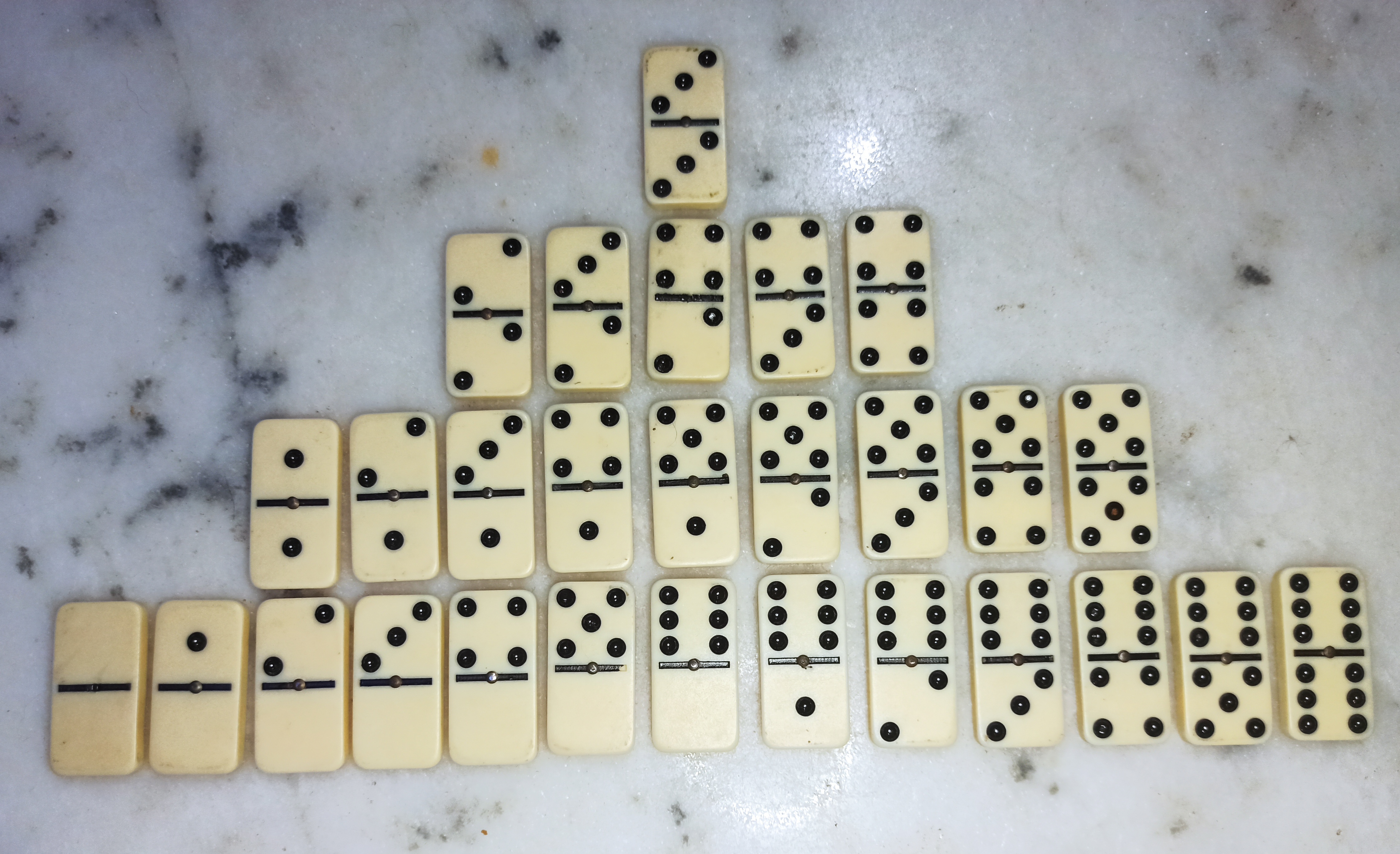 Fichas de dominó ordenadas por sus sumas