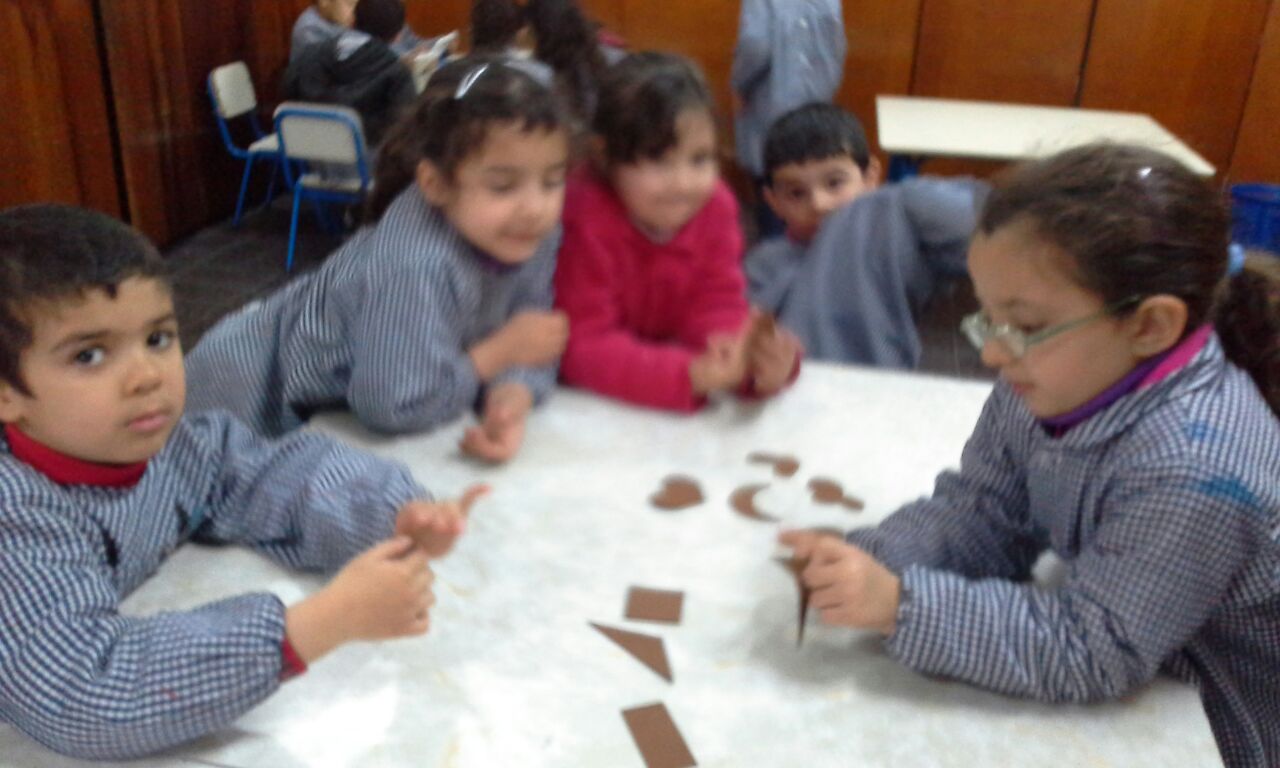 Fotografía de los niños en el curso de la actividad