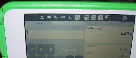 Imagen de la XO con la calculadora funcionando.
