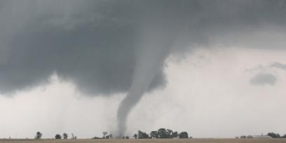 Fotografía de un tornado cerca de Abingdon, Illinois (Estados Unidos)