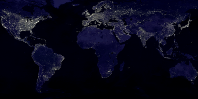 Foto desde el espacio que muestra los continentes y su distribución luminosa en la noche