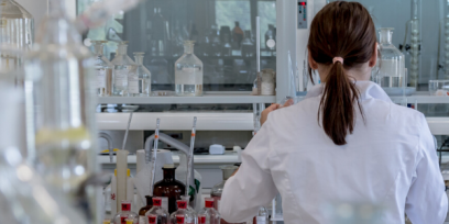 Mujeres y niñas en ciencias