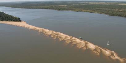 imagen Arenales de formación aluvional en desembocadura del río Queguay Grande