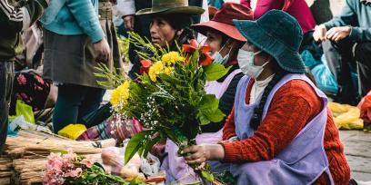 https://pixabay.com/es/photos/mercado-flores-mujeres-tradicional-6592276/