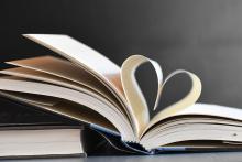 libro abierto con forma de corazón