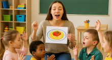 maestra muestra imagen de plato de fideos