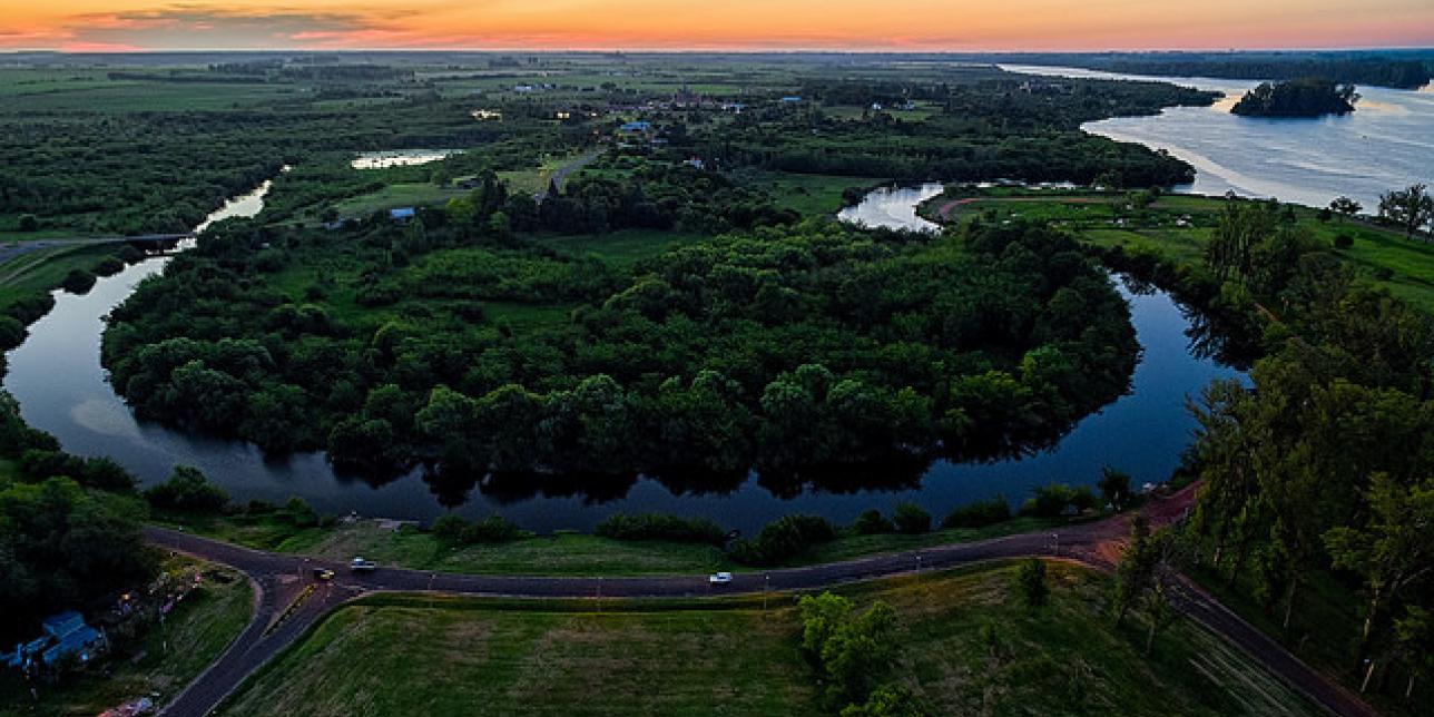 Imagen sacada desde el cielo de un campo en Mercedes, Soriano, Uruguay.