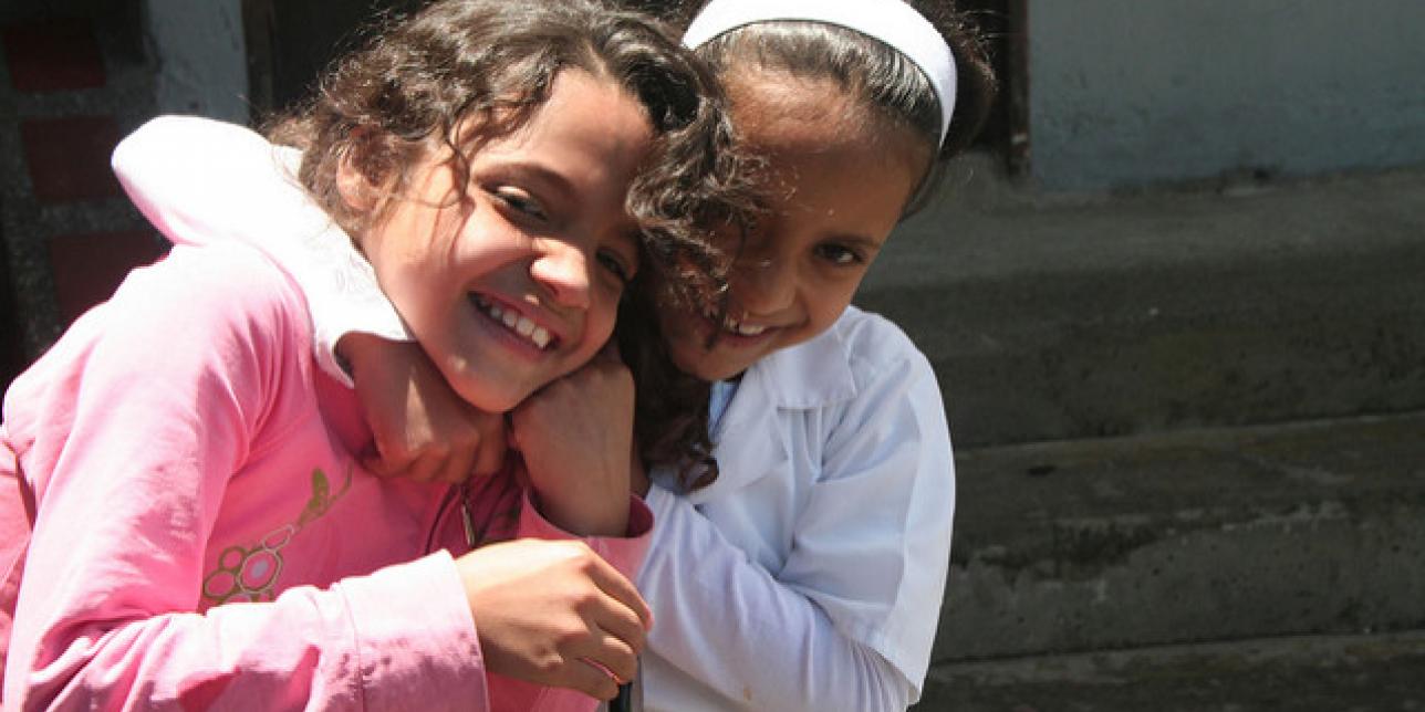 Niñas sonriendo.