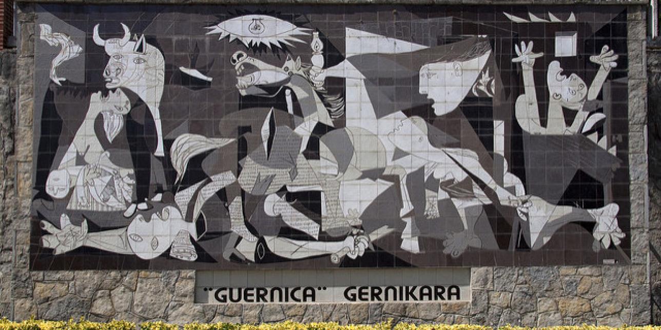 Reproducción en azulejos de la obra "Guernica" de Pablo Picasso.