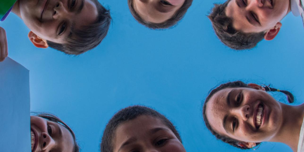 Fotografía de un grupo de adolescentes 