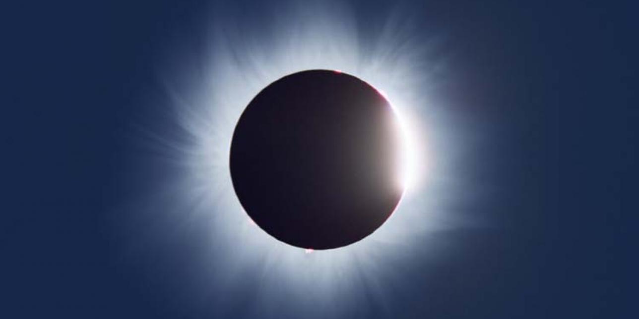 El "anillo de diamantes" se observa justo al comenzar el eclipse total de Sol - Turquía 11 de agosto de 1999 - Fred Espenak