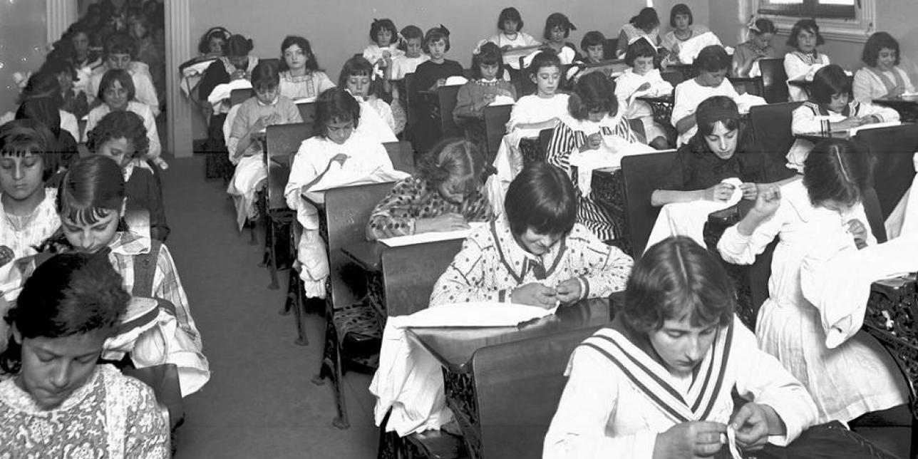  Una clase de costura en la década de 1930