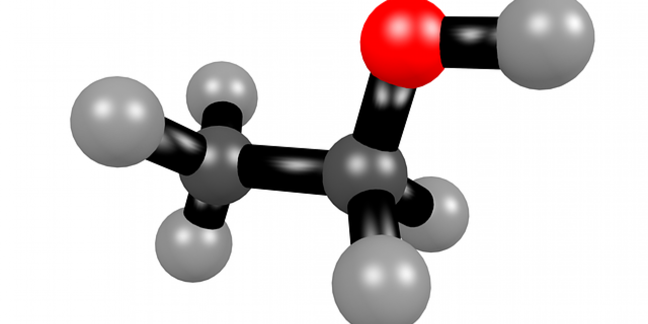 Modelo de esferas de una molécula de etanol