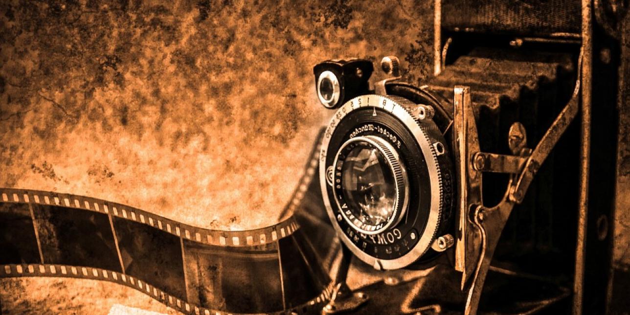Imagen que muestra una cámara de fotos antigua