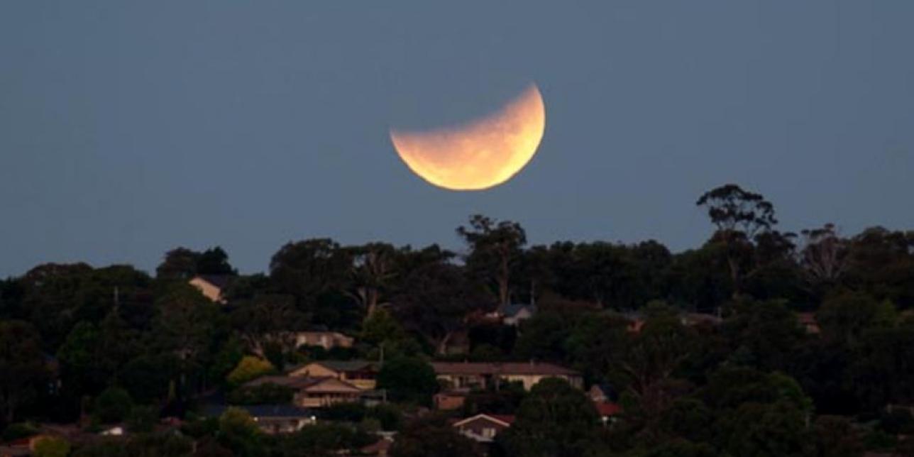 salida de luna eclipsada