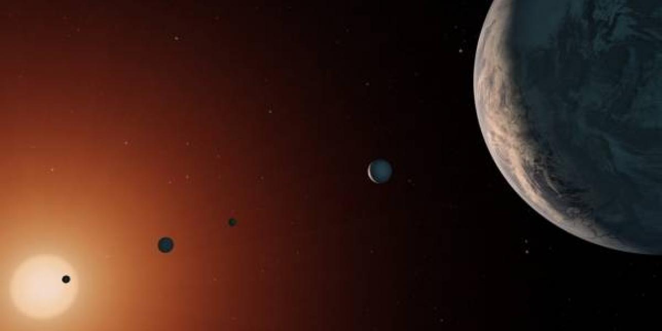 Imagen artística de exoplanetas y su estrella