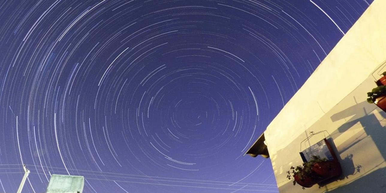 movimiento aparente del cielo estrellado