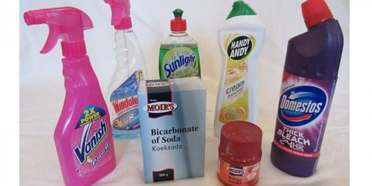 Imagen de varios productos de limpieza