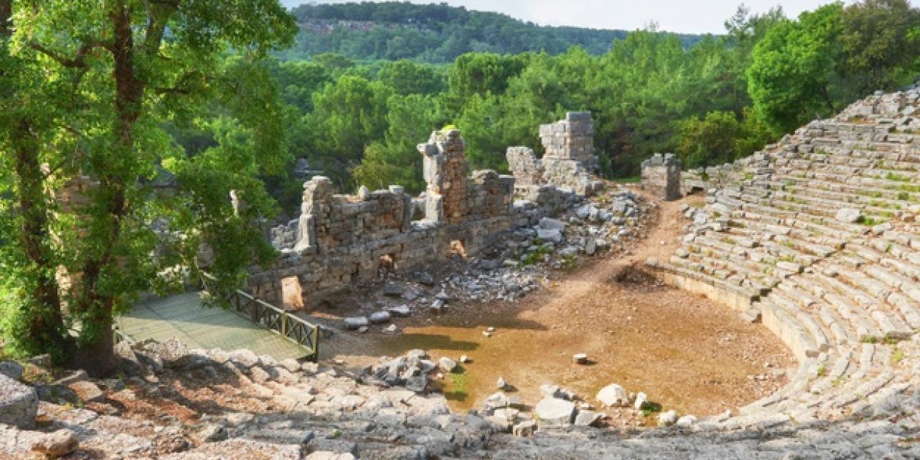 Murallas de la ciudad en las ruinas de Troya