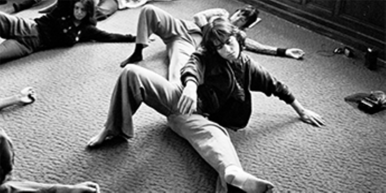 https://commons.wikimedia.org/wiki/File:Feldenkrais_Awareness_Through_Movement_Lesson.png