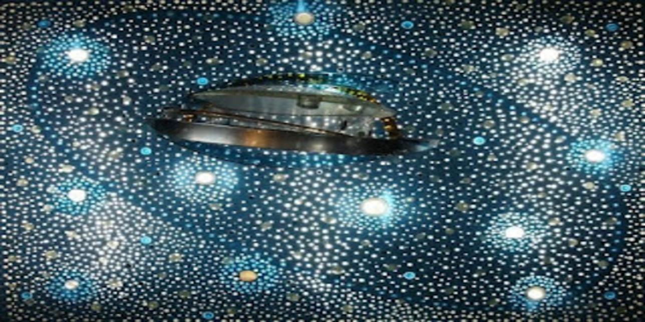 Luces azules en de forma circular en escultura flotante