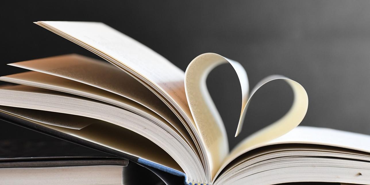 libro abierto con forma de corazón